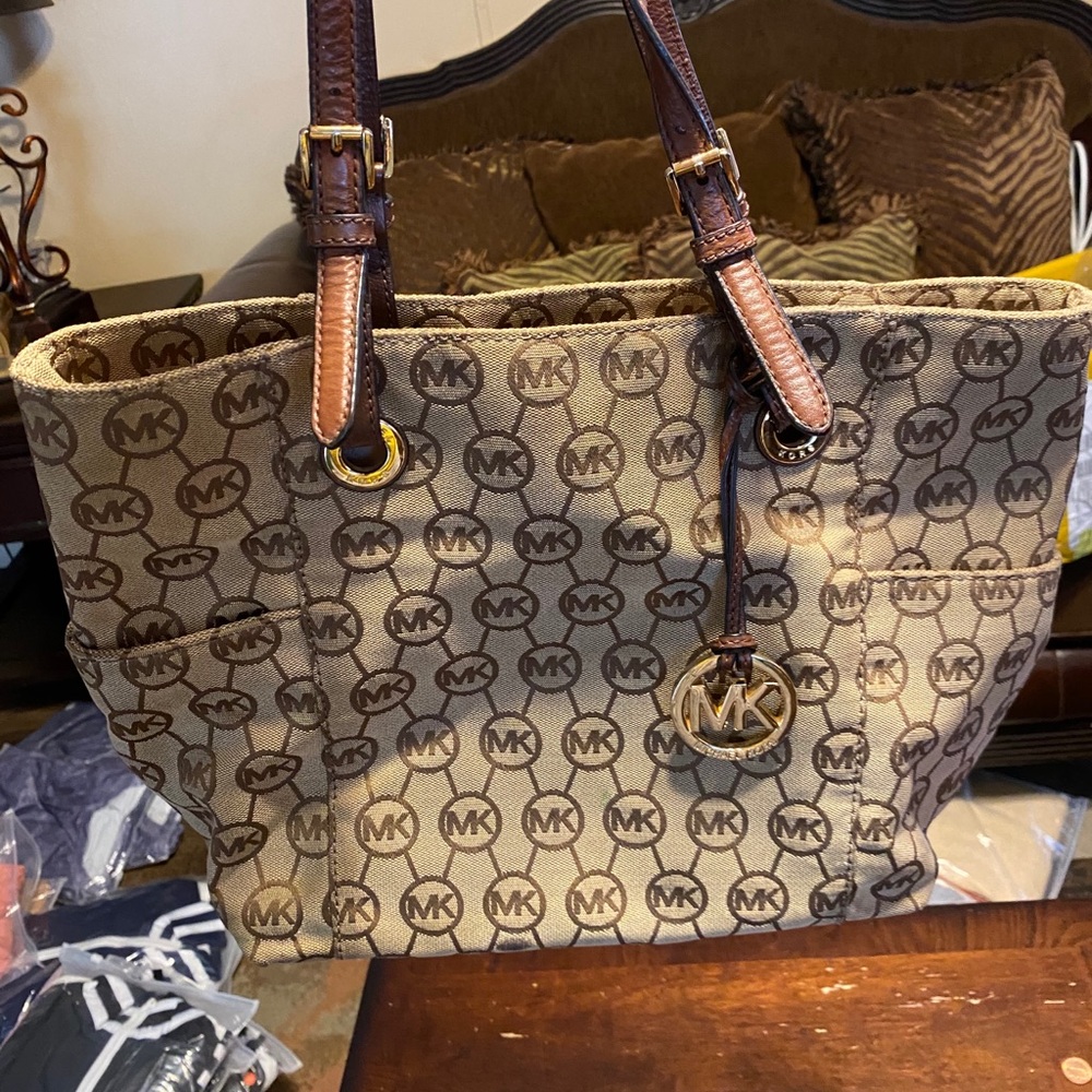 Michael kors tote